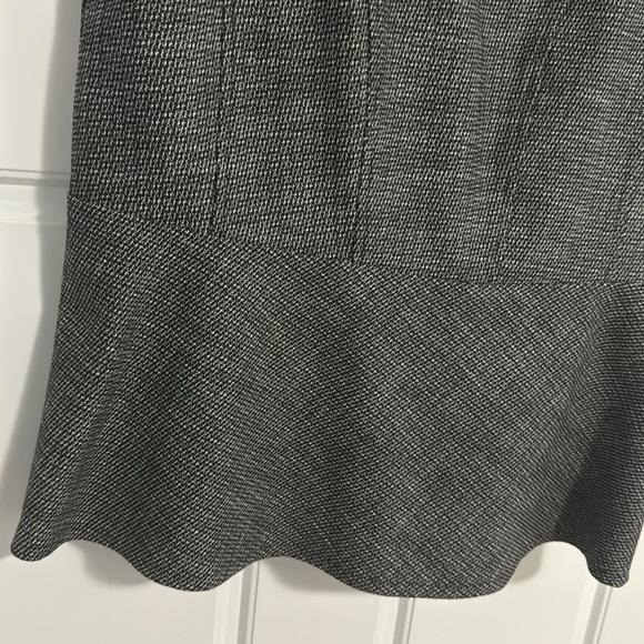 Sleeveless tweed peplum top - Picture 3 of 3